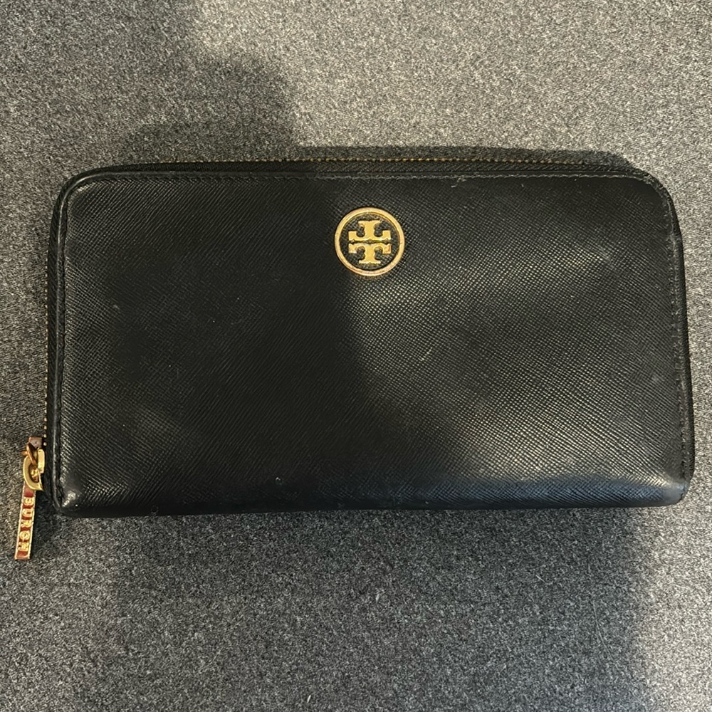 Tory Burch wallet with 10 card holders